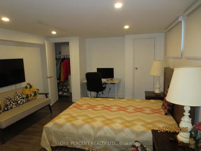 Additional image 38 of 39 Decarie Circ