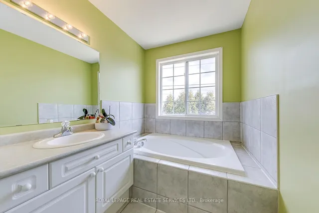 Additional image 26 of 1652 Allan Cres