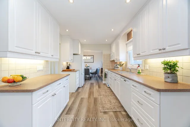 Additional image 17 of 35 Lower Canada Cres