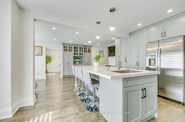 Additional image 12 of 1097 Grandeur Cres