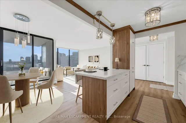 75 Queen St Unit 1702