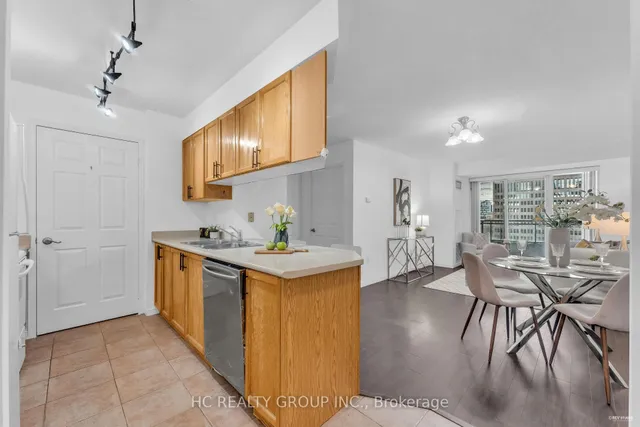 Additional image 6 of 889 Bay St Unit 1011