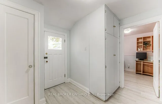 Additional image 29 of 76 Brentwood Ave