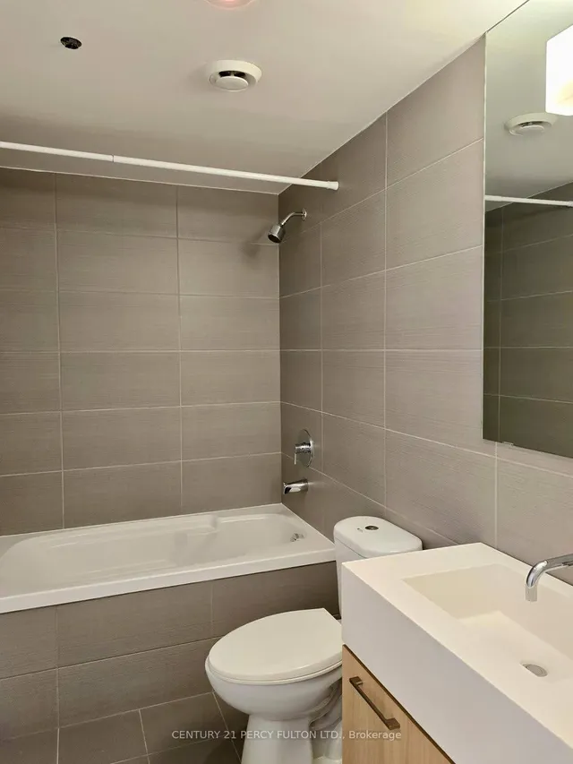 Additional image 16 of 560 King St Unit 213