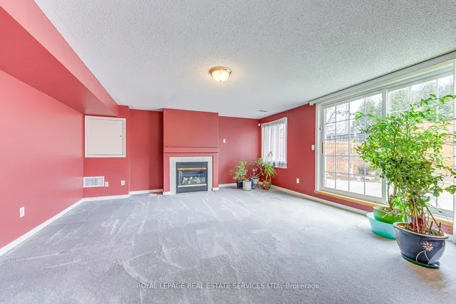 Additional image 30 of 1652 Allan Cres