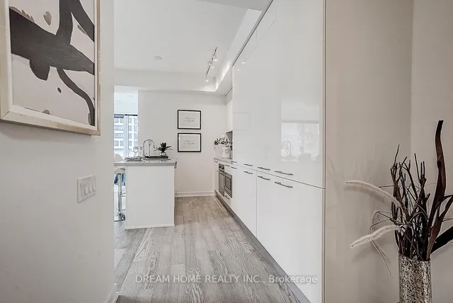 Additional image 4 of 3 Gloucester St Unit 1809