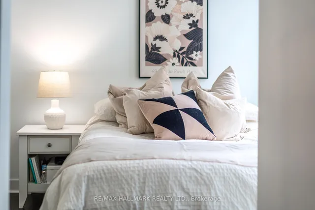 Additional image 23 of 375 King St Unit 1406