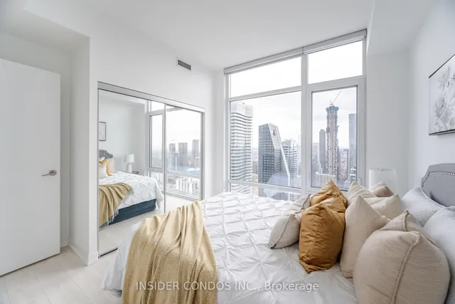 Additional image 20 of 501 Yonge St Unit 5202