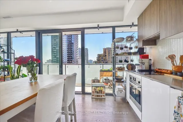 Additional image 30 of 161 Roehampton Ave Unit 1010