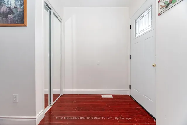 Additional image 4 of 71 Giraffe Ave