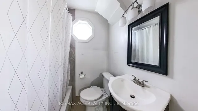 Additional image 10 of 114 Royal Ave