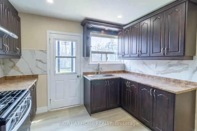 Additional image 16 of 36 Flamingo Cres