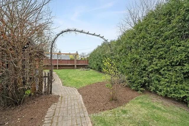 Additional image 40 of 564 Maplehill Dr