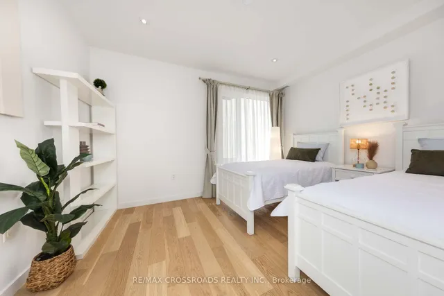 Additional image 30 of 536A Eglinton Ave