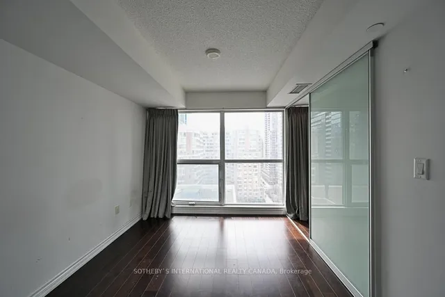 Additional image 36 of 386 Yonge St Unit 1021
