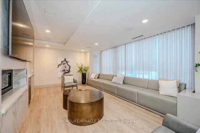 Additional image 26 of 1050 Main St Unit 819