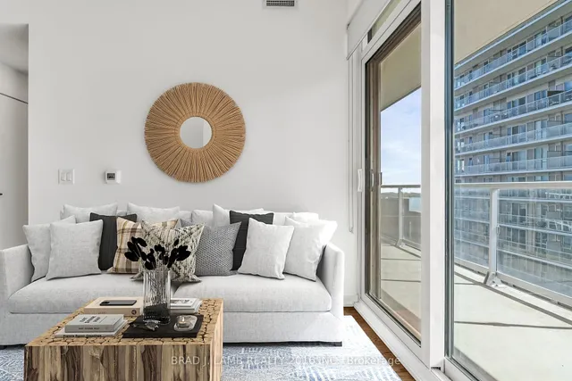 Additional image 4 of 20 Richardson St Unit 1907