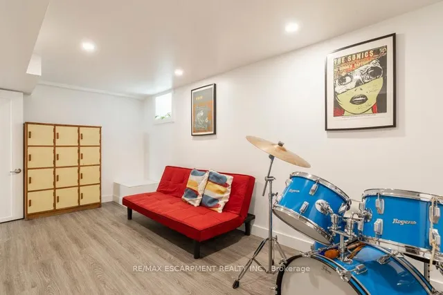 Additional image 40 of 24 Hyde Park Ave