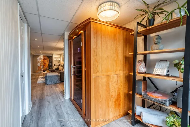 Additional image 33 of 548 Regina Dr