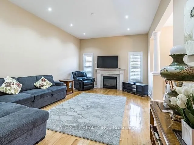 Additional image 12 of 35 Fontainebleu Rd