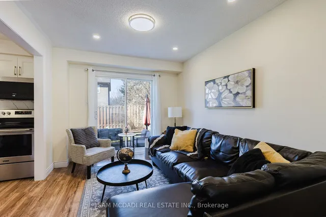 Additional image 8 of 522 Roseheath Dr