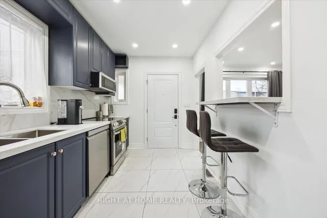 Additional image 5 of 887 Cosburn Ave