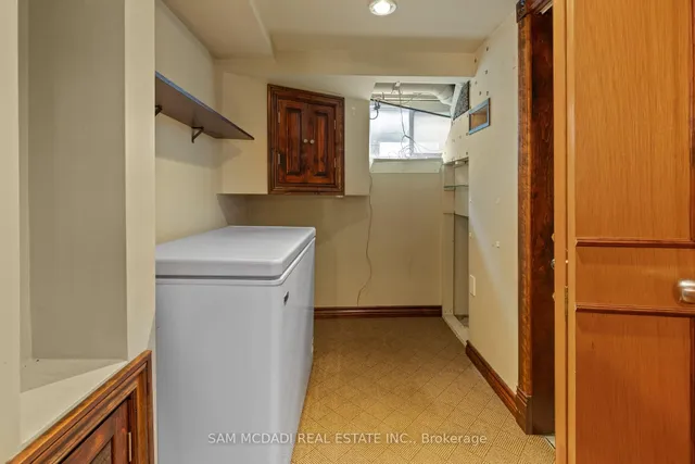 Additional image 23 of 319 Cosburn Ave