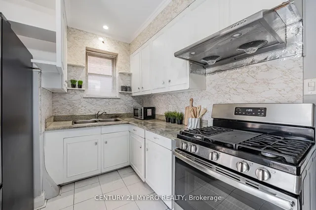 Additional image 11 of 1943 Dufferin St