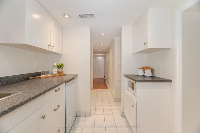 Additional image 29 of 33 Willingdon Blvd