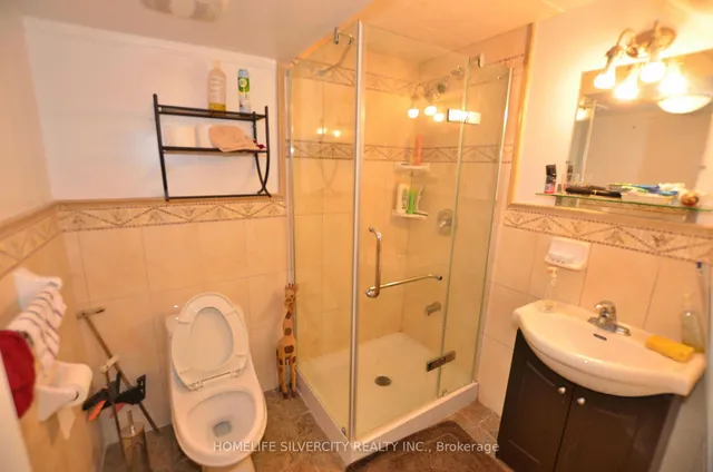 Additional image 39 of 35 Geneva Cres