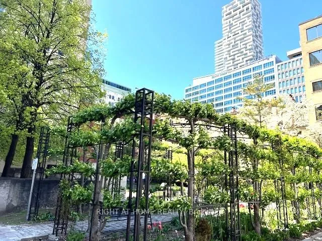 Additional image 29 of 92 King St Unit 403