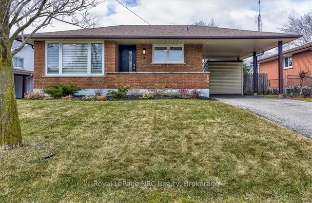 6 Lilacside Dr