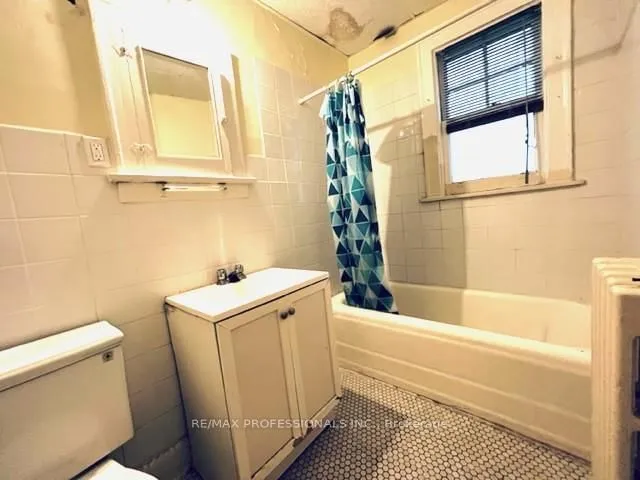 Additional image 15 of 1131 & 1131A Avenue Rd