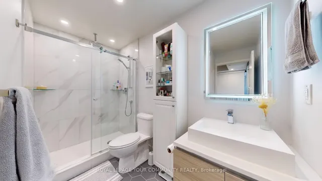 Additional image 17 of 111 Bathurst St Unit 314