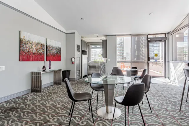 Additional image 7 of 555 Yonge St Unit 401