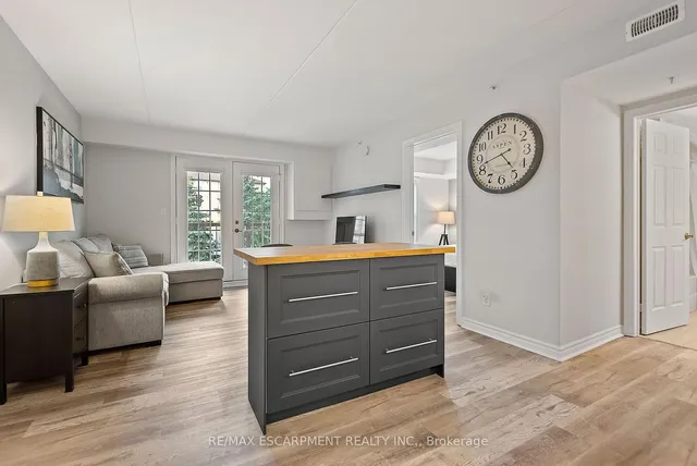 Additional image 6 of 1810 Walker's Line Unit 204