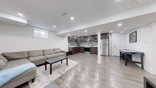 Additional image 38 of 28 Troyer St