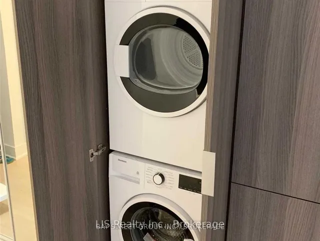 Additional image 8 of 955 Bay St Unit 1618