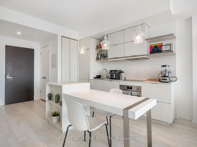 Additional image 9 of 197 Yonge St Unit 5607