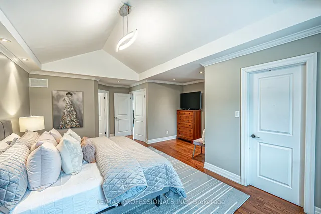 Additional image 23 of 116 Lake Shore Dr