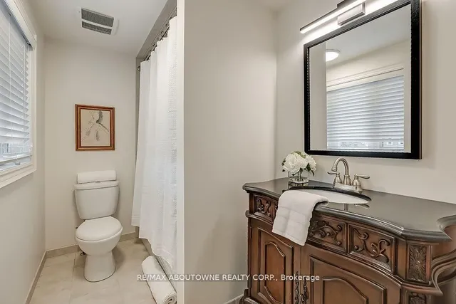 Additional image 35 of 393 CLAREMONT Cres