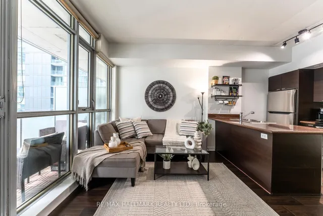 Additional image 17 of 375 King St Unit 1406