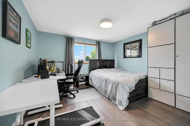 Additional image 25 of 707 Upper Wentworth St