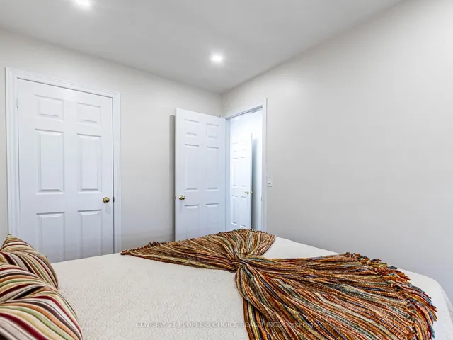 Additional image 31 of 74 Crystalview Cres