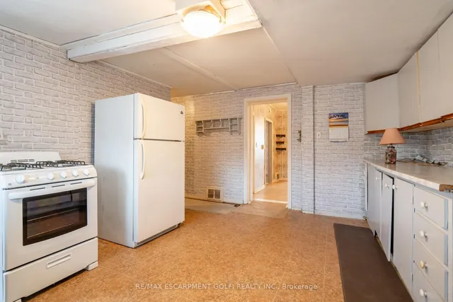 Additional image 10 of 102 NEWLANDS Ave