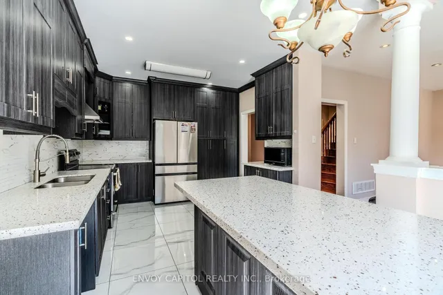 Additional image 5 of 6 Sparkling Pl