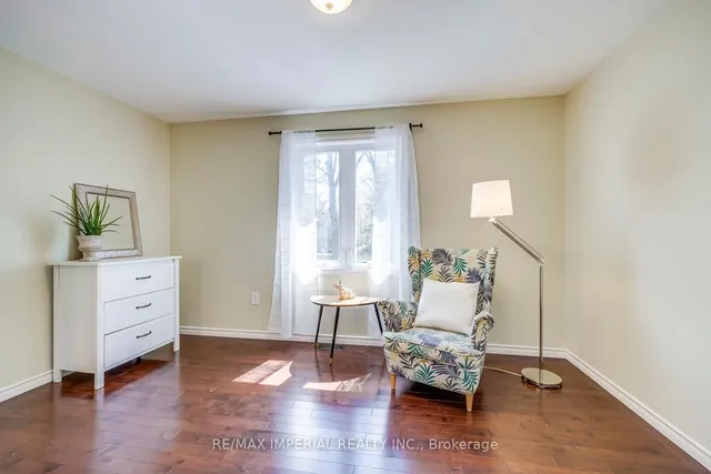 Additional image 33 of 2048 Devon Rd