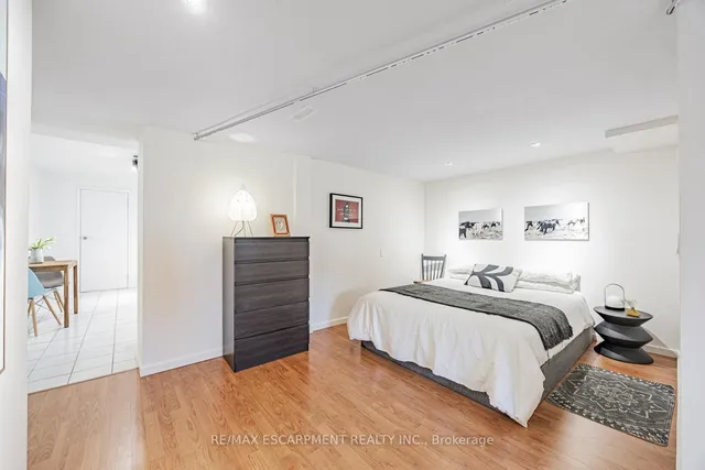 Additional image 27 of 35 Woodenhill Crt