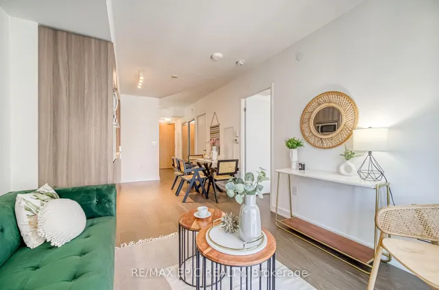 Additional image 18 of 11 Wellesley St Unit 909