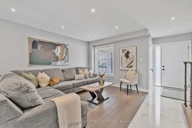 Additional image 8 of 30 Charleswood Circ